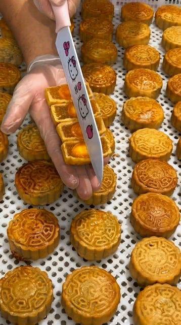爆料蛋黄月饼好吃吗视频 第3张 爆料蛋黄月饼好吃吗视频 第3张
